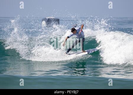 Eithan Osborne konkurrieren in der US Open des Surfens 2018 Stockfoto