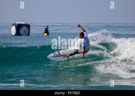 Eithan Osborne konkurrieren in der US Open des Surfens 2018 Stockfoto