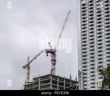 AUSTIN, Texas - Dezember 30, 2017: Bau des Dritten + Shoal Gebäude bei 208 Nueces Straße neben dem 360 Eigentumswohnungen Gebäude. Stockfoto