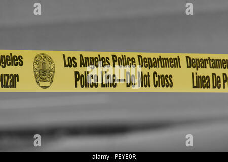 Los Angeles, CA/USA - Juni 8, 2017: Polizei von Los Angeles Police Line Do Not Cross Tape ist an der Szene Notfall angezeigt. Stockfoto