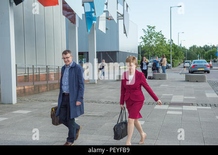 Nicola Sturgeon bei BBC Schottland gesehen für ein Interview mit Glen Campbell's Live Show, 'Fragen Sie Ihren Führer'. Glasgow, Schottland - 2. Juni 2017 Stockfoto