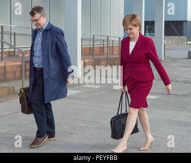 Nicola Sturgeon bei BBC Schottland gesehen für ein Interview mit Glen Campbell's Live Show, 'Fragen Sie Ihren Führer'. Glasgow, Schottland - 2. Juni 2017 Stockfoto