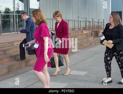 Nicola Sturgeon bei BBC Schottland gesehen für ein Interview mit Glen Campbell's Live Show, 'Fragen Sie Ihren Führer'. Glasgow, Schottland - 2. Juni 2017 Stockfoto