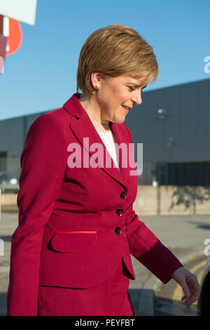 Nicola Sturgeon bei BBC Schottland gesehen für ein Interview mit Glen Campbell's Live Show, 'Fragen Sie Ihren Führer'. Glasgow, Schottland - 2. Juni 2017 Stockfoto