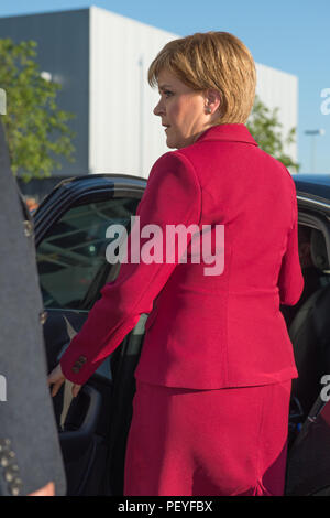 Nicola Sturgeon bei BBC Schottland gesehen für ein Interview mit Glen Campbell's Live Show, 'Fragen Sie Ihren Führer'. Glasgow, Schottland - 2. Juni 2017 Stockfoto