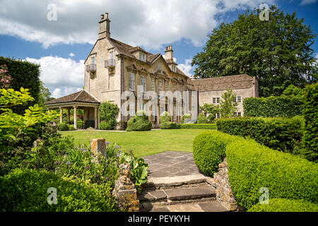 Kunst & Handwerk English Country Garden und Manor House in Holt, Wiltshire, Großbritannien am 25. Juni 2013 getroffen Stockfoto