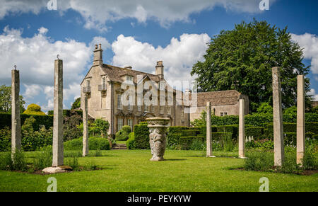 Kunst & Handwerk English Country Garden und Manor House in Holt, Wiltshire, Großbritannien am 25. Juni 2013 getroffen Stockfoto