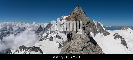 Ein Bergsteiger auf den Dent du Geant Stockfoto