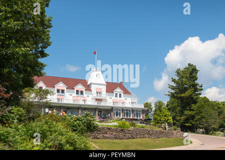 WINDERMERE, ON, Kanada - 21. Juli 2017: Die historische Windermere House an einem sonnigen Tag am Lake Rosseau. Stockfoto