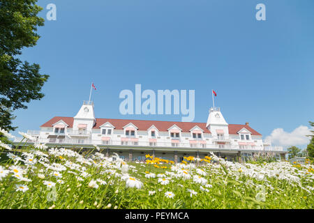 WINDERMERE, ON, Kanada - 21. Juli 2017: Die historische Windermere House an einem sonnigen Tag am Lake Rosseau. Stockfoto