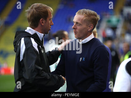 Swansea City Manager Graham Potter (links) und Birmingham City Manager Garry Mönch (rechts) Hände schütteln vor der Sky Bet Championship Match in St. Andrew's Billion Trophäe Stadion, Birmingham. Stockfoto
