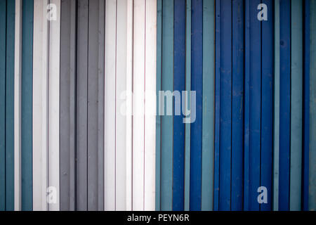 Ungewöhnliche metall Abstellgleis in Blau, Weiß, Grau Farben. kreative Profil Blatt. Stockfoto