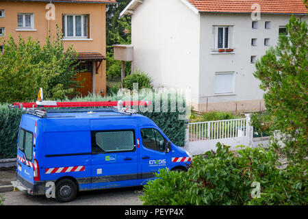 Enedis strom Unternehmen Team bei der Arbeit in einem Wohngebiet, Lyon, Frankreich Stockfoto