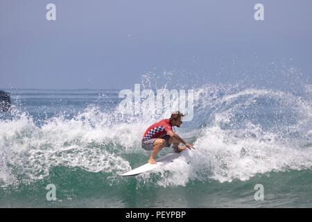 Nomme Mignot konkurrieren in der US Open des Surfens 2018 Stockfoto