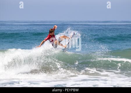 Nomme Mignot konkurrieren in der US Open des Surfens 2018 Stockfoto