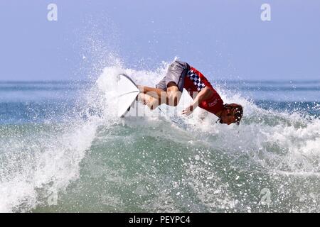 Nomme Mignot konkurrieren in der US Open des Surfens 2018 Stockfoto