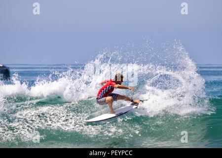 Nomme Mignot konkurrieren in der US Open des Surfens 2018 Stockfoto