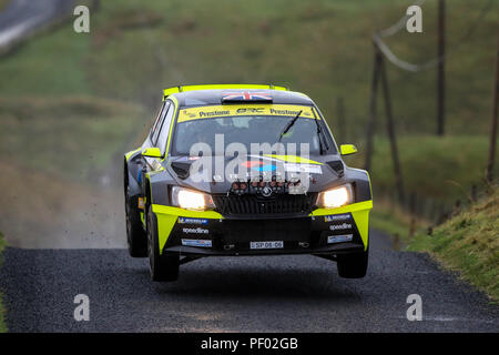 County Antrim, Nordirland. 17 Aug, 2018. John Mulholland Motoren Ulster Rallye; Rhys Yates und James Morgan (Skoda Fabia R 5) Beenden Sie den ersten Tag des 2018 Ulster Rallye in 3. Position insgesamt 5 Sekunden hinter Führer Josh Moffett und nur 0,6 Sekunden hinter anderen britischen Meisterschaftkämpfer Matt Edwards Credit: Aktion plus Sport/Alamy leben Nachrichten Stockfoto