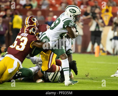 New York Jets zurück laufen Bilal Powell (29) Trägt die Kugel im ersten Viertel gegen die Washington Redskins an FedEx Field in Landover, Maryland auf Donnerstag, 16. August 2018. Die Verteidigung auf der Spiel ist Washington Redskins linebacker Zach Braun (53). Credit: Ron Sachs/CNP (Einschränkung: Keine New York oder New Jersey Zeitungen oder Zeitschriften innerhalb eines 75-Meilen-Radius von New York City) | Verwendung der weltweiten Kredit: dpa Picture alliance/Alamy leben Nachrichten Stockfoto