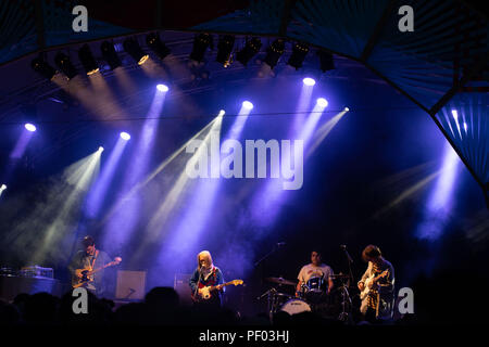 Glanusk Park, Brecon, Wales, 17. August 2018. Tag eins des Green man Musikfestivals in den Brecon Beacons Mountains in Wales. Pictured: Ein großes Bühnenfoto der Band Snail Mail, das Projekt der Teenager-amerikanischen Sängerin Lindsey Jordan spielt die Walled Garden Stage. Quelle: Rob Watkins/Alamy Live News Stockfoto