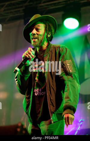 Tilford, UK. 17. Aug 2018. Aswad (Angus "rummie Zeb'Gaye) durchführen bei Weyfest Music Festival. (C) MusicLive/Alamy leben Nachrichten Stockfoto