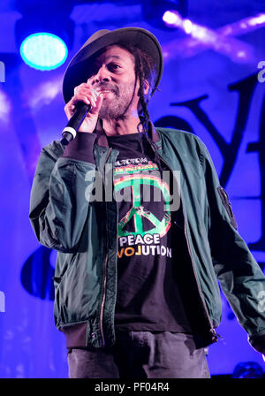 Tilford, UK. 17. Aug 2018. Aswad (Angus "rummie Zeb'Gaye) durchführen bei Weyfest Music Festival. (C) MusicLive/Alamy leben Nachrichten Stockfoto