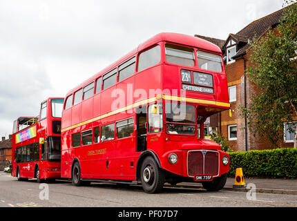 Wiltshire, UK. 18. August 2018. Red Routemaster London Doppeldeckerbus, Imberbus Tag classic Bus Service zwischen Warminster und Imber Dorf in Warminster, Wiltshire, UK am 18. August 2018 Credit: NJphoto/Alamy leben Nachrichten Stockfoto