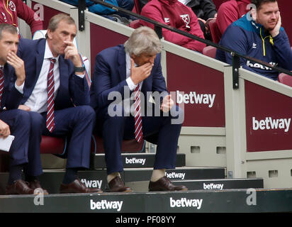 London, Großbritannien. 18. August 2018. Manuel Pelligrini Manager von West Ham United in der Premier League Match zwischen West Ham United und Bournemouth gespielt Am Stadion in London, London, Großbritannien. Credit: Jason Mitchell/Alamy Live News englische Premier und Football League Bilder nur in einem redaktionellen Kontext verwendet werden, werden die Bilder nicht erlaubt auf der anderen Website zu veröffentlichen, sofern Sie eine Lizenz von DataCo Ltd +44 207 864 9121 erlangt wurde. Credit: Jason Mitchell/Alamy leben Nachrichten Stockfoto