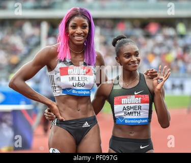 Birmingham, Großbritannien. 18. August 2018. Shaunae Miller-Uibo (BAH) und Dina Asher-Smith (GBR) nach 200 m der Frauen während der iaaf Diamond League 2018 - Birmingham an Alexander Stadion am Samstag, den 18. August 2018. BIRMINGHAM, ENGLAND. Credit: Taka G Wu Credit: Taka Wu/Alamy leben Nachrichten Stockfoto