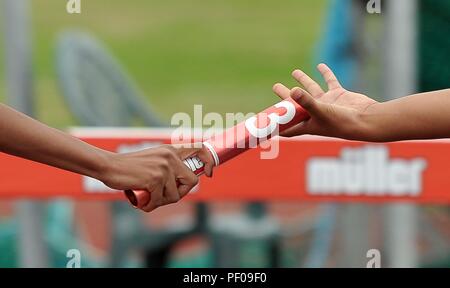 Birmingham, Großbritannien. 18. August 2018. Übergabe der Leitung. Staffellauf. Muller Grand Prix Birmingham. Diamond League. Alexander Stadium. Perry Bar. Birmingham. UK. 18.08.2018. Credit: Sport in Bildern/Alamy leben Nachrichten Stockfoto