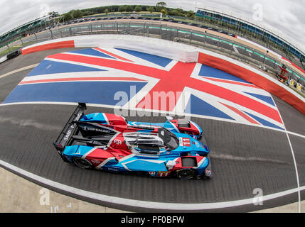 Silverstone, Großbritannien. 18 Aug, 2018. FIA World Endurance Championship; Die BR Engineering BR 1 VRE LMP1-Rennwagen aus SMP-Racing Team (RUS) angetrieben von Mikhail Aleshin (RUS) Vitaly Petrov (RUS) und Jenson Button (GBR) in die Box kommt die Union Flag beim Qualifying der FIA World Endurance Championship in Silverstone Credit: Aktion plus Sport/Alamy leben Nachrichten Stockfoto