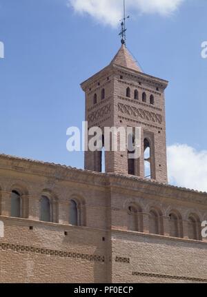TORRE CAMPANARIO DE LA IGLESIA DE SAN MARTIN DE TOURS - SIGLO XV-MUDEJAR ARAGONES. Lage: IGLESIA DE SAN MARTIN DE TOURS, MORATA DE JILOCA, ZARAGOZA. Stockfoto