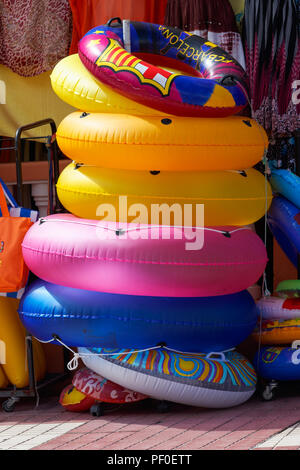 LOS Gigantes, Teneriffa/Spanien - 21. Februar: Bunte Gummiringe in Los Gigantes Teneriffa am 21 Februar, 2011 Stockfoto