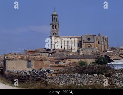 IGLESIA DE LA ASUNCIÓN DE NUESTRA SEÑORA CONSTRUIDA ENTRE LOS SIGLO XV Y XVI. Lage: Iglesia de la Asunción, SANTA MARIA DEL CAMPO, Burgos, Spanien. Stockfoto