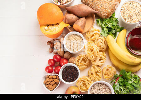 Lebensmittel, die einen hohen Gehalt an Kohlenhydraten. Gesundes Essen. Ansicht von oben Stockfoto