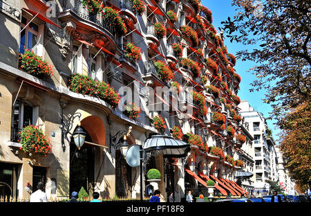 Plaza Athenée Palace Hotel, Avenue Montaigne, Paris, Frankreich Stockfoto