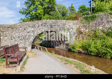 Kanal und Brücke in Talybont - auf Usk in Wales, Großbritannien Stockfoto