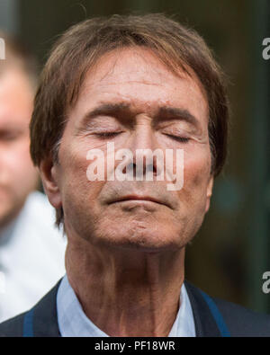 Sir Cliff Richard, ehemaliger Sänger, Blätter der Hohe Gerichtshof ein Urteil für Schäden, die aus der BBC nach einer Polizeirazzia in seinem Haus. Mit: Sir Cliff Richard Wo: London, England, Großbritannien Wann: 18 Aug 2018 Quelle: Wheatley/WANN Stockfoto