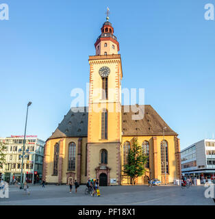 FRANKFURT/Deutschland - 02 AUGUST 2018: Die Kirche St. Katharina - Katharinenkirche ist die größte Lutherische Kirche in der Altstadt von Frankfurt am Main Stockfoto