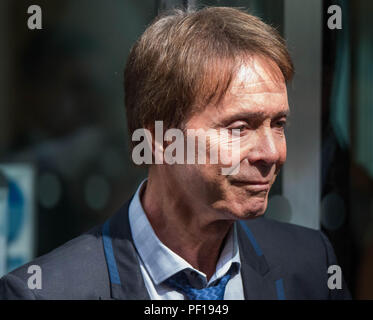 Sir Cliff Richard, ehemaliger Sänger, Blätter der Hohe Gerichtshof ein Urteil für Schäden, die aus der BBC nach einer Polizeirazzia in seinem Haus. Mit: Sir Cliff Richard Wo: London, England, Großbritannien Wann: 18 Aug 2018 Quelle: Wheatley/WANN Stockfoto