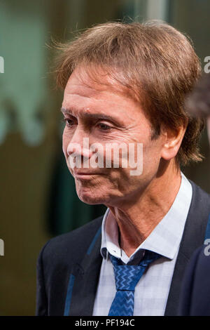 Sir Cliff Richard, ehemaliger Sänger, Blätter der Hohe Gerichtshof ein Urteil für Schäden, die aus der BBC nach einer Polizeirazzia in seinem Haus. Mit: Sir Cliff Richard Wo: London, England, Großbritannien Wann: 18 Aug 2018 Quelle: Wheatley/WANN Stockfoto