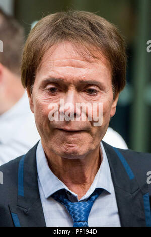 Sir Cliff Richard, ehemaliger Sänger, Blätter der Hohe Gerichtshof ein Urteil für Schäden, die aus der BBC nach einer Polizeirazzia in seinem Haus. Mit: Sir Cliff Richard Wo: London, England, Großbritannien Wann: 18 Aug 2018 Quelle: Wheatley/WANN Stockfoto