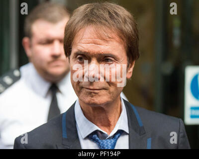 Sir Cliff Richard, ehemaliger Sänger, Blätter der Hohe Gerichtshof ein Urteil für Schäden, die aus der BBC nach einer Polizeirazzia in seinem Haus. Mit: Sir Cliff Richard Wo: London, England, Großbritannien Wann: 18 Aug 2018 Quelle: Wheatley/WANN Stockfoto