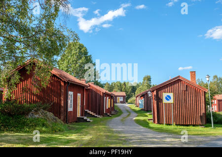 Lövånger Kirche Stadt im Norden Schwedens aus dem 17. Jahrhundert und besteht aus 117 Bungalows, von denen viele für Hostel Unterbringung verwendet werden. Stockfoto