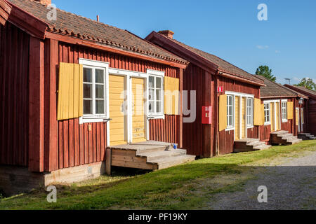 Lövånger Kirche Stadt im Norden Schwedens aus dem 17. Jahrhundert und besteht aus 117 Bungalows, von denen viele für Hostel Unterbringung verwendet werden. Stockfoto