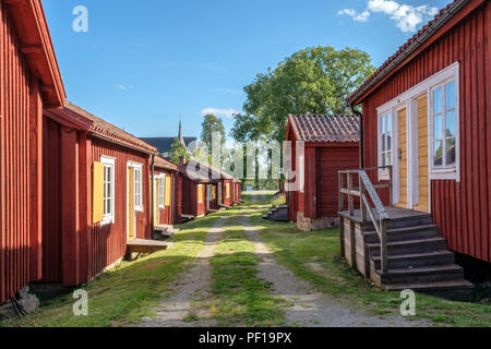 Lövånger Kirche Stadt im Norden Schwedens aus dem 17. Jahrhundert und besteht aus 117 Bungalows, von denen viele für Hostel Unterbringung verwendet werden. Stockfoto