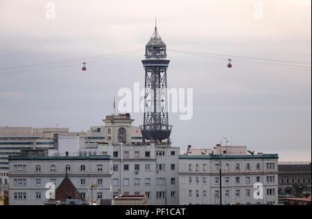 Turm Torre Jaume I auf den Port Vell Aerial Tramway Barcelona Spanien verbindet den Hafen zu Berg Montjuïc Stockfoto