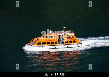 Sea Princess, Kotor, Montengero: Juli 18 - Sea Princess Ausschreibung in die Bucht von Kotor Stockfoto