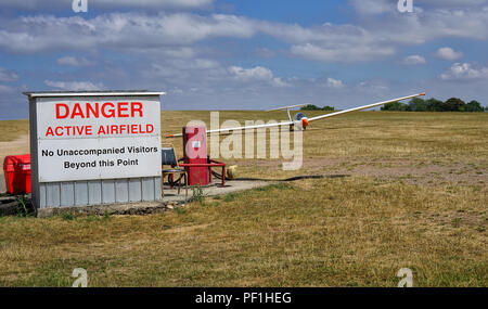 Segelflugzeug am Flugplatz in den Cotswolds Vereinigtes Königreich Stockfoto