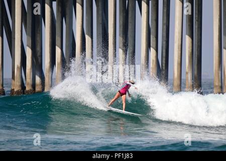 Lakey Peterson konkurrieren in der US Open des Surfens 2018 Stockfoto